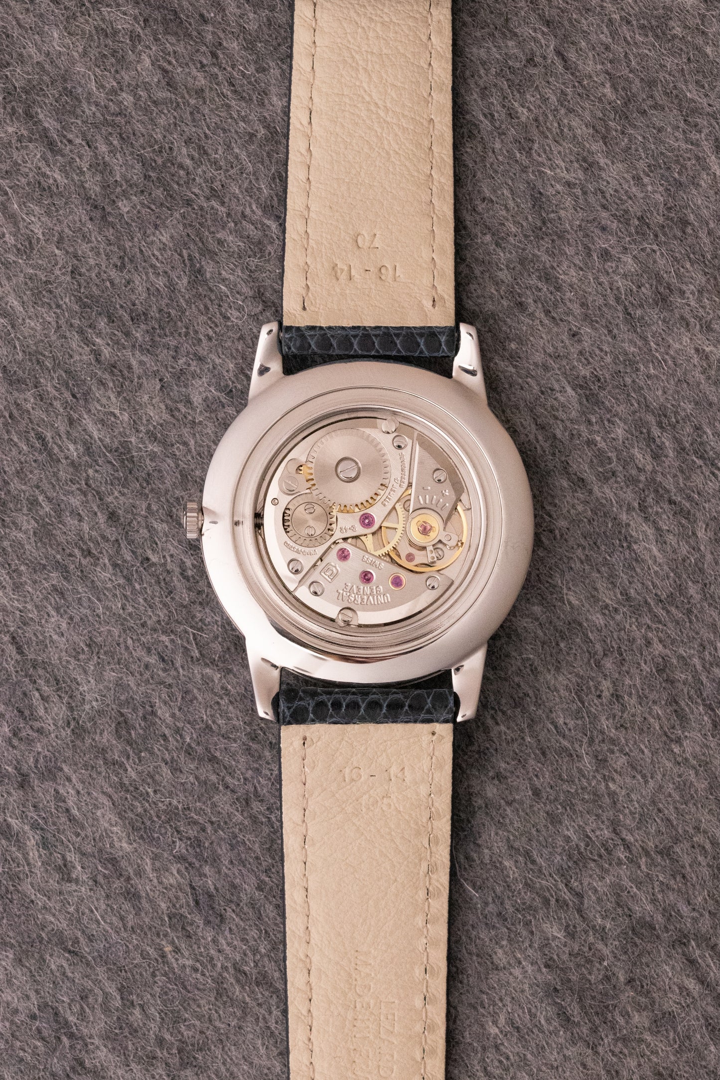 Universal Genève 2-42